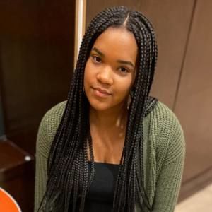 Meet your Posher, Nikia